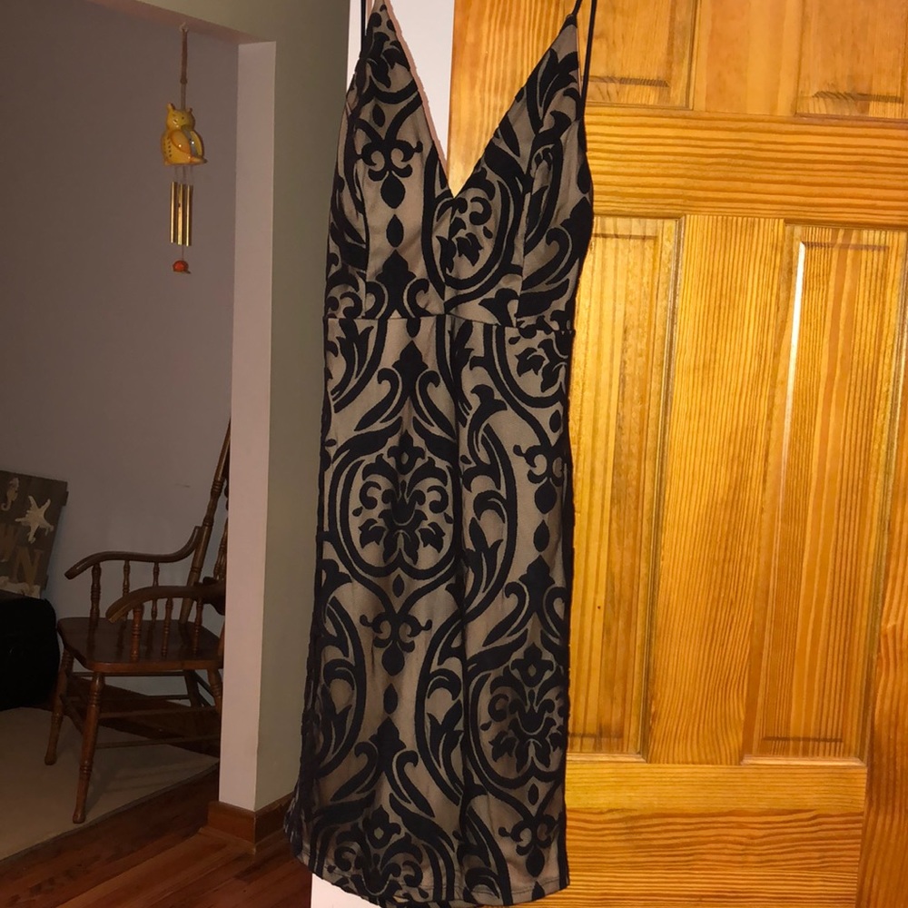 Cefian- backless dress